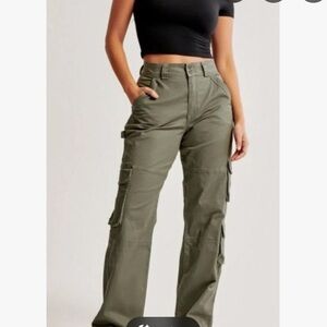 Abercrombie & Fitch Relaxed High Rise Cargo Pants